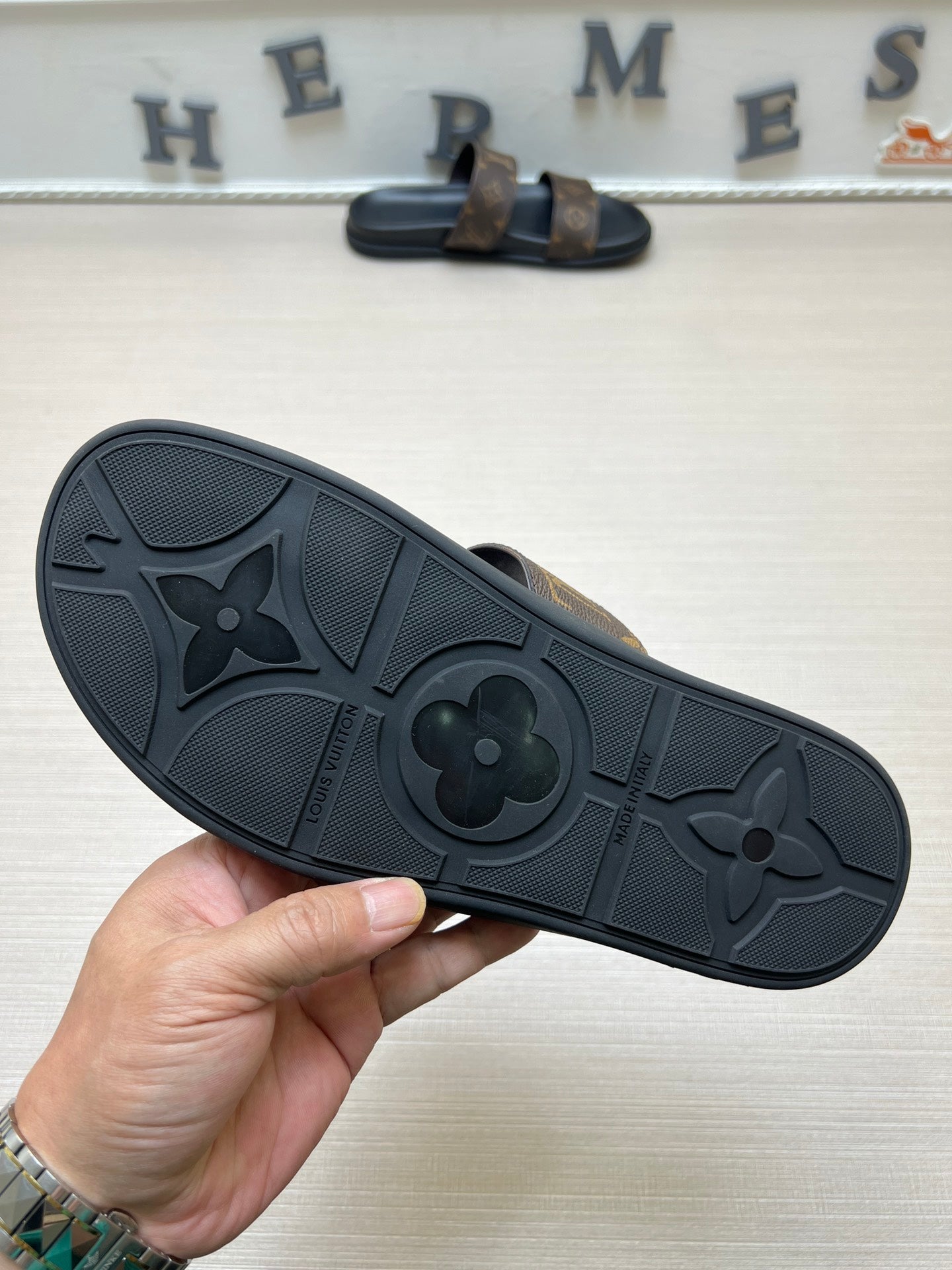 54E57ZDE Stylish slippers