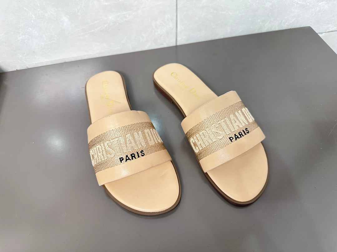 14D32ZDE Stylish slippers