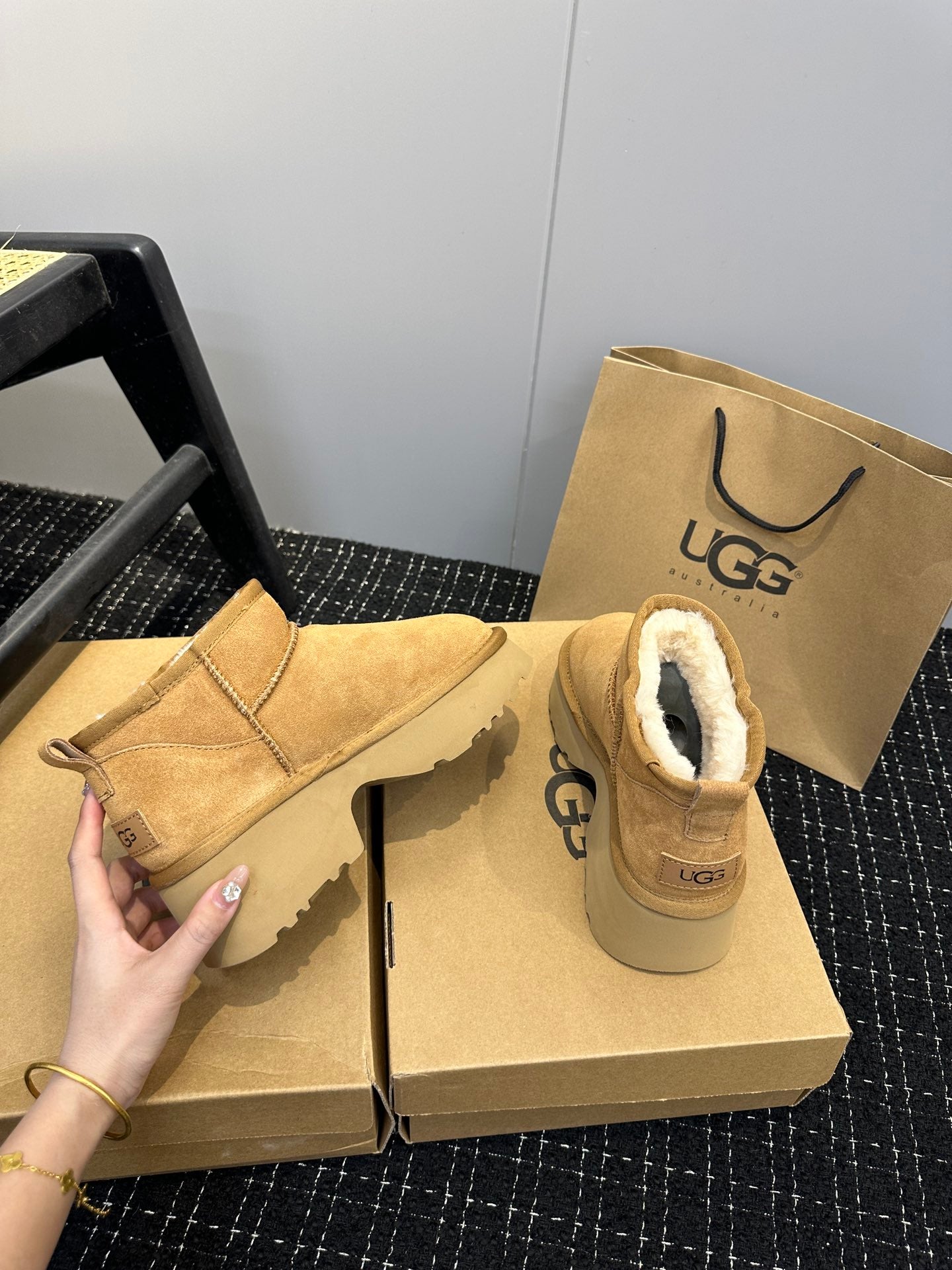 1LU6ZDE Stylish snow boots