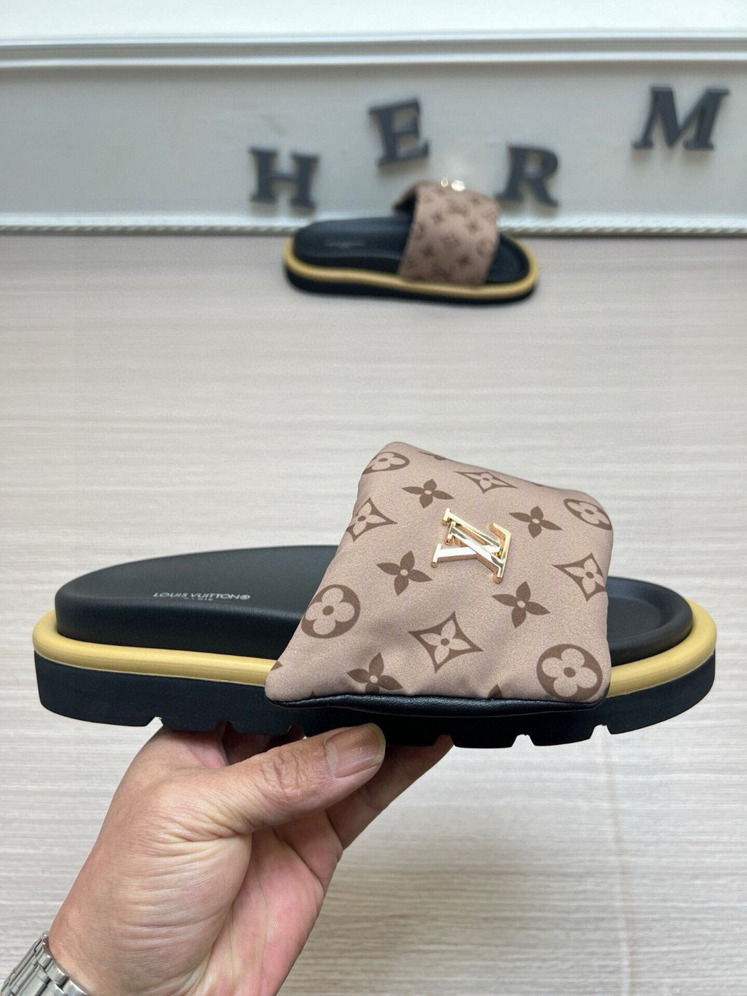 5QE10ZDE Stylish Slippers