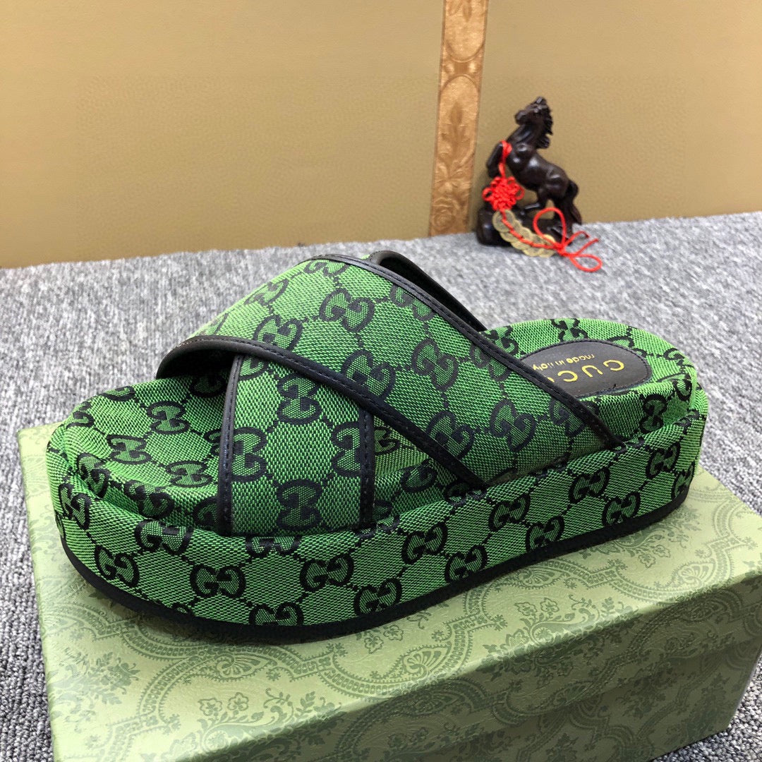 5YB69ZDE Stylish Slippers