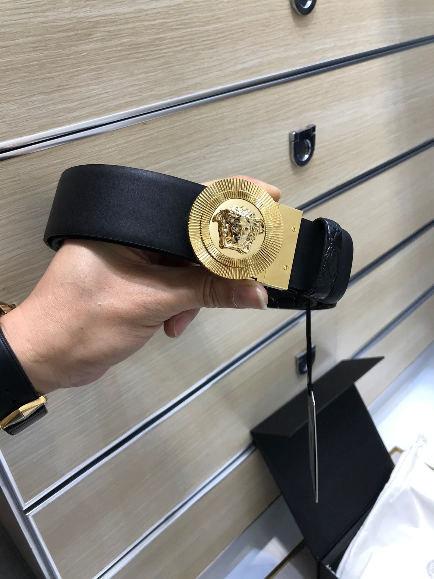 14V90PDE Stylish High quality belt With full package