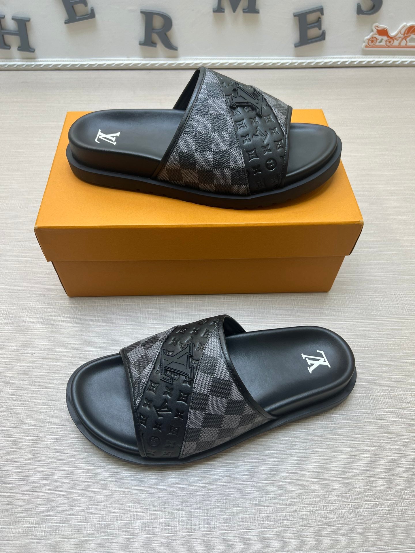 54E2ZDE Stylish slippers