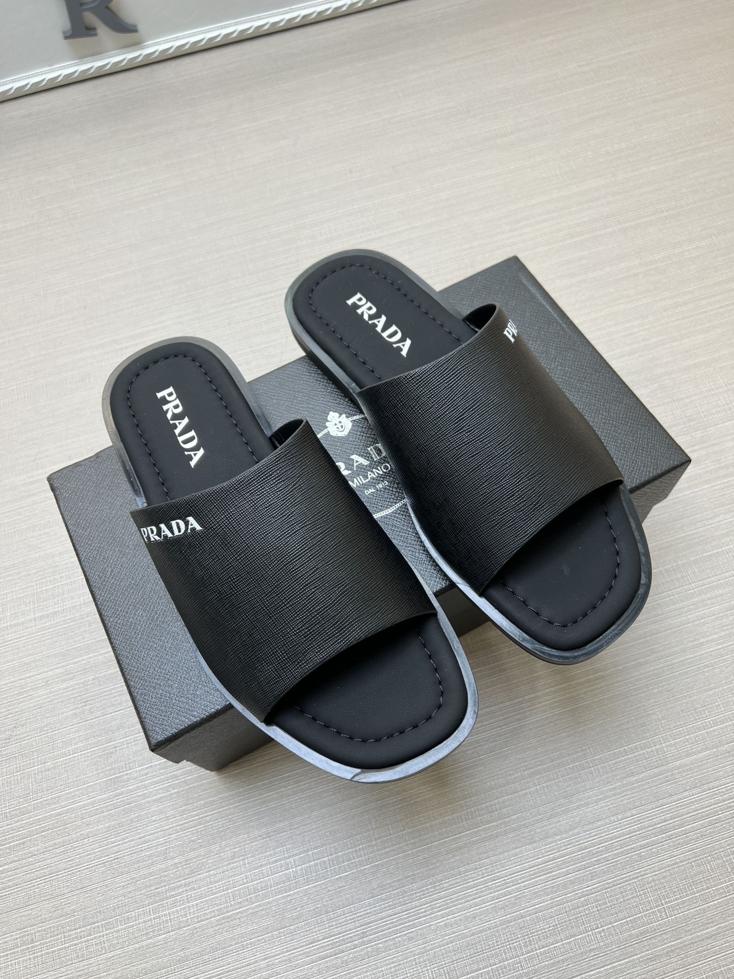 54PD72ZDE Stylish slippers