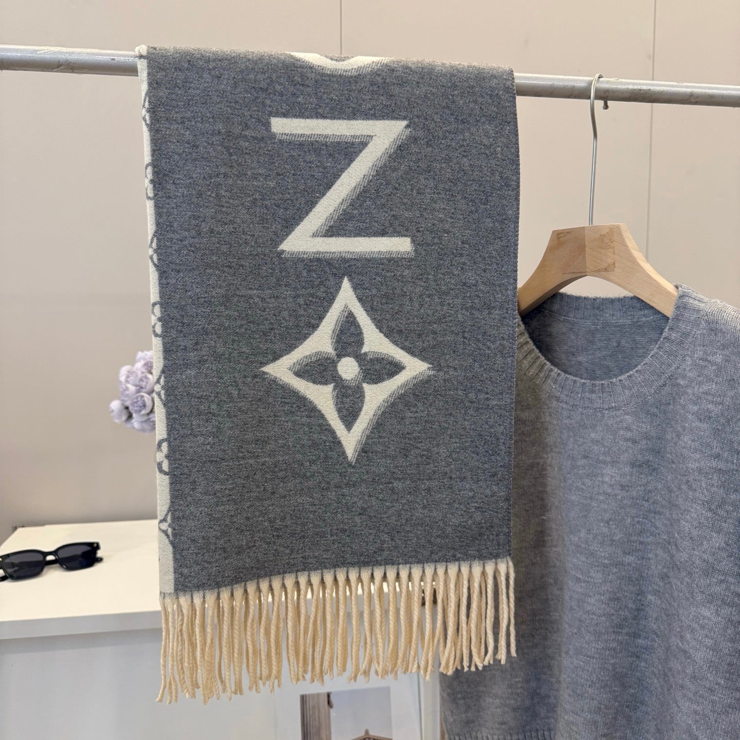 185ZE71WDE Stylish Winter Scarves