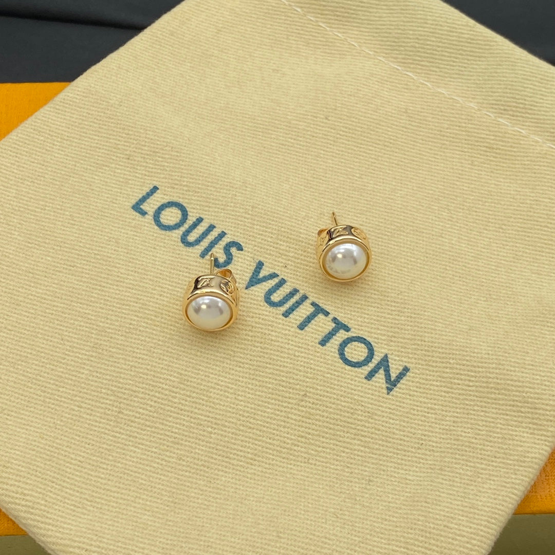 14E1022EDE Stylish Earrings