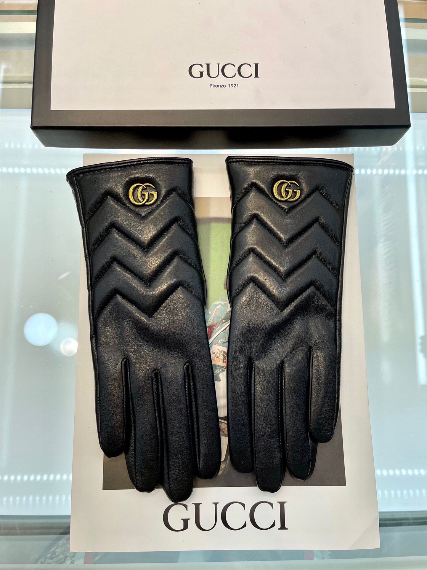 14B28SDE Stylish sheepskin gloves