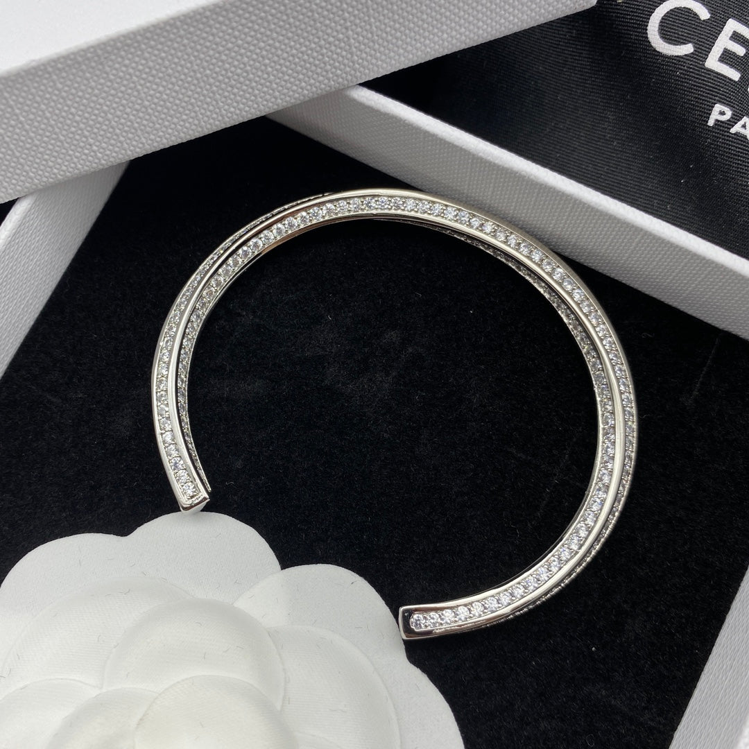 1XCL560KDE Stylish bracelet