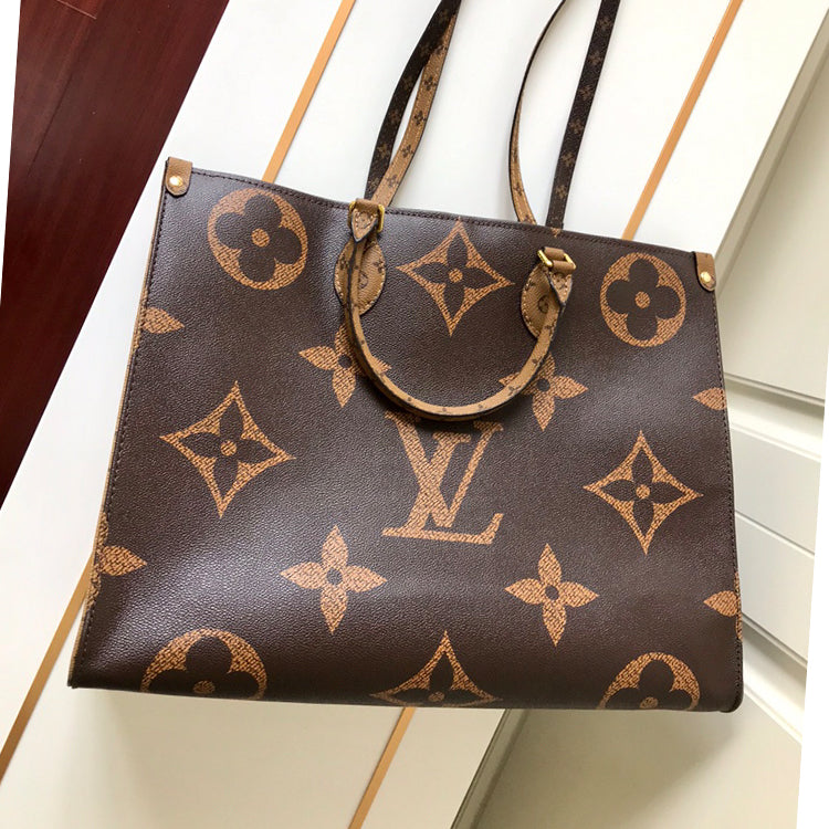1E41BDE Stylish leather bag