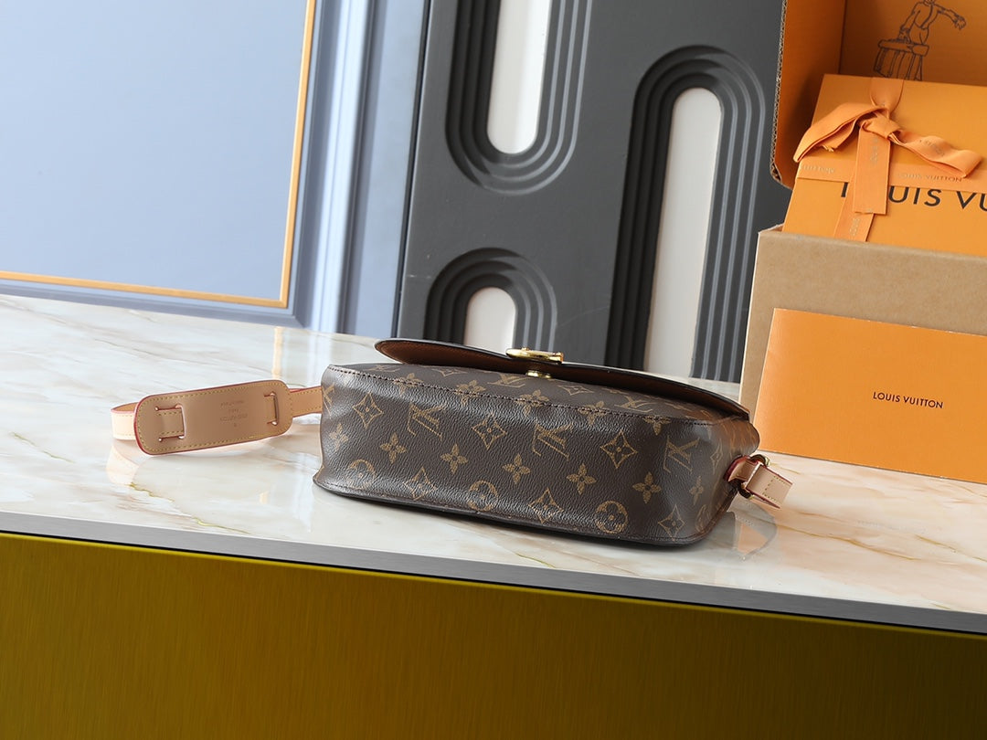 15RE19BDE Stylish leather bag