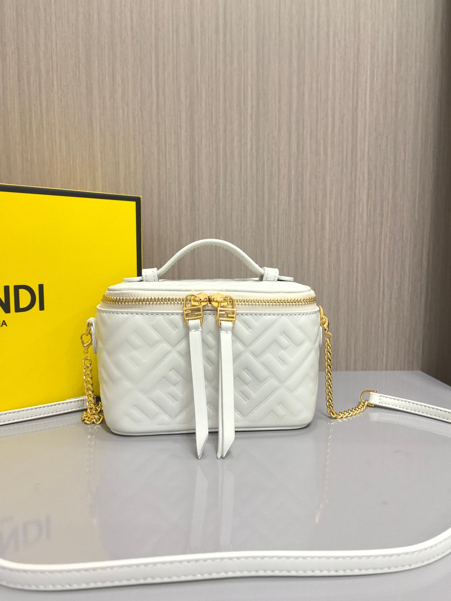 15RF59BDE Stylish leather bag
