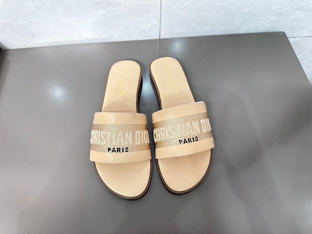 14D32ZDE Stylish slippers