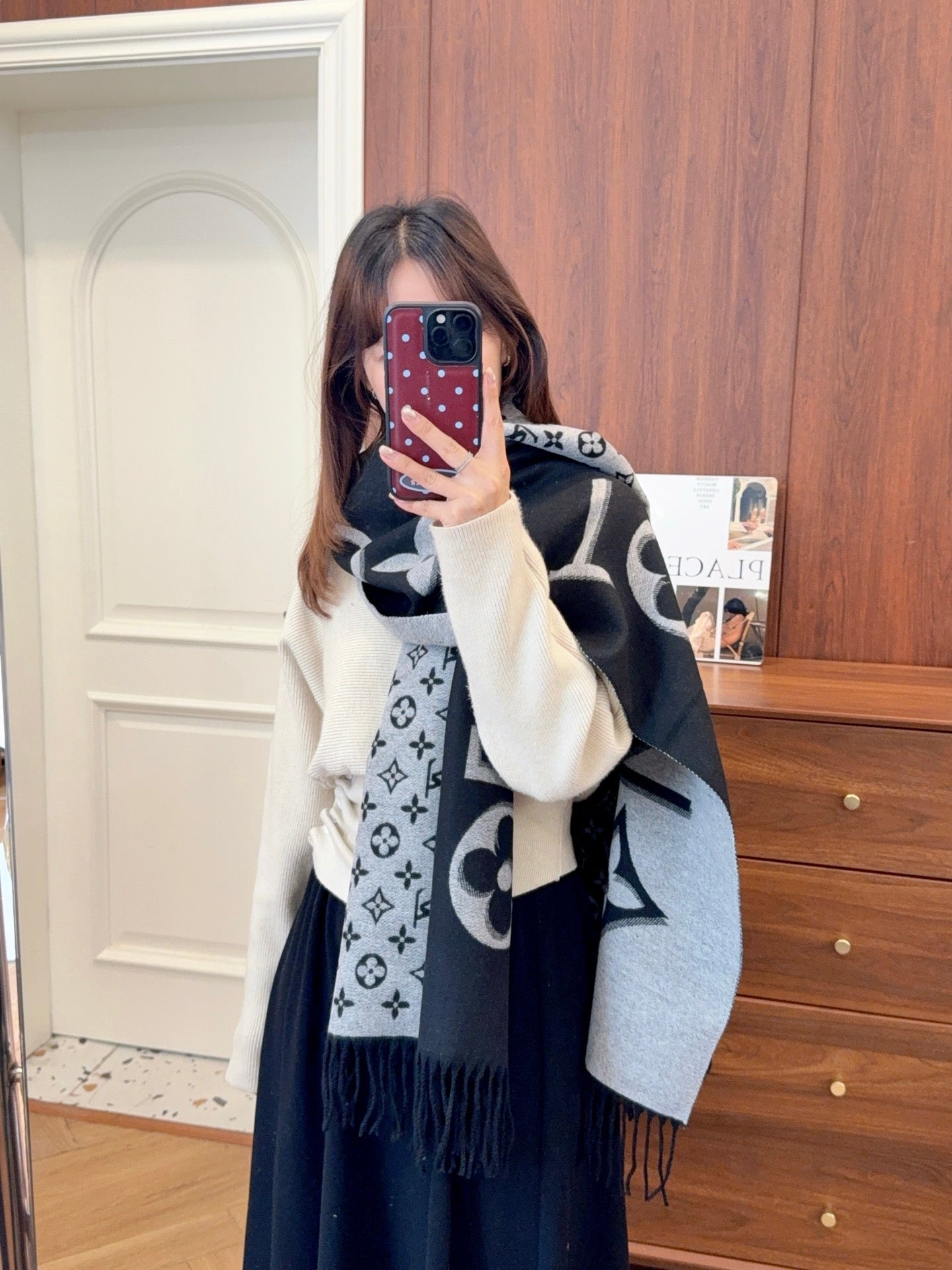 185ZE71WDE Stylish Winter Scarves