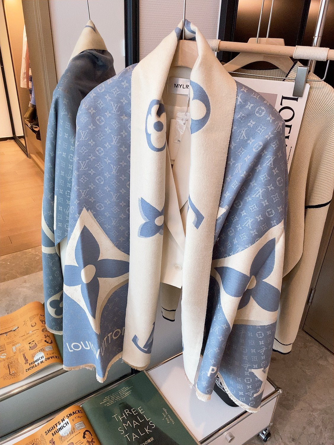 175RE37WDE Stylish Winter Scarves