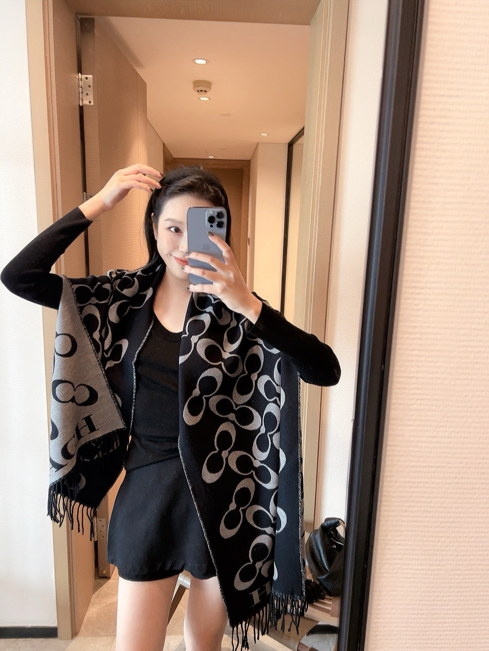185ZA10WDE Stylish Winter Scarves