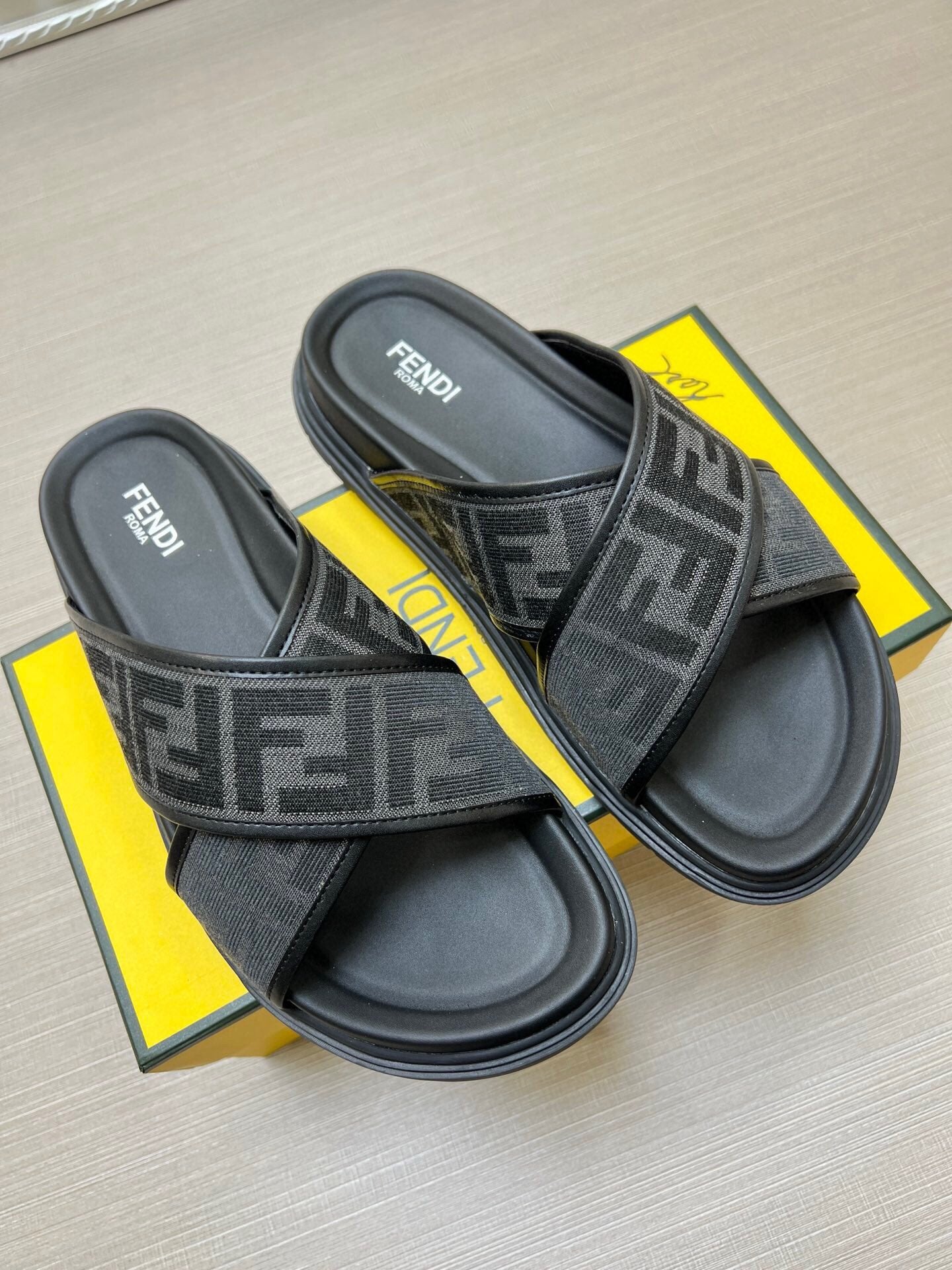 5LF224ZDE Stylish Slippers