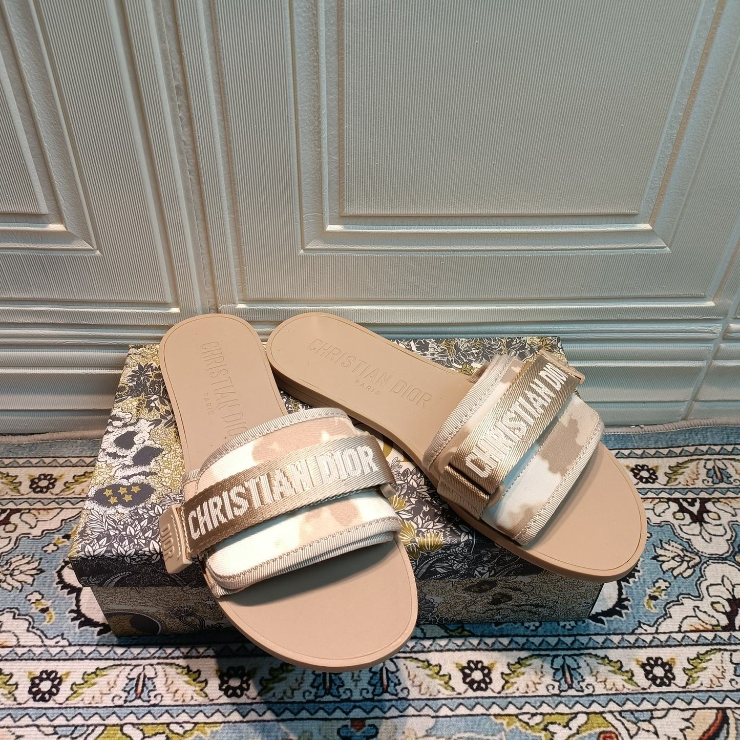14D20ZDE Stylish Slippers