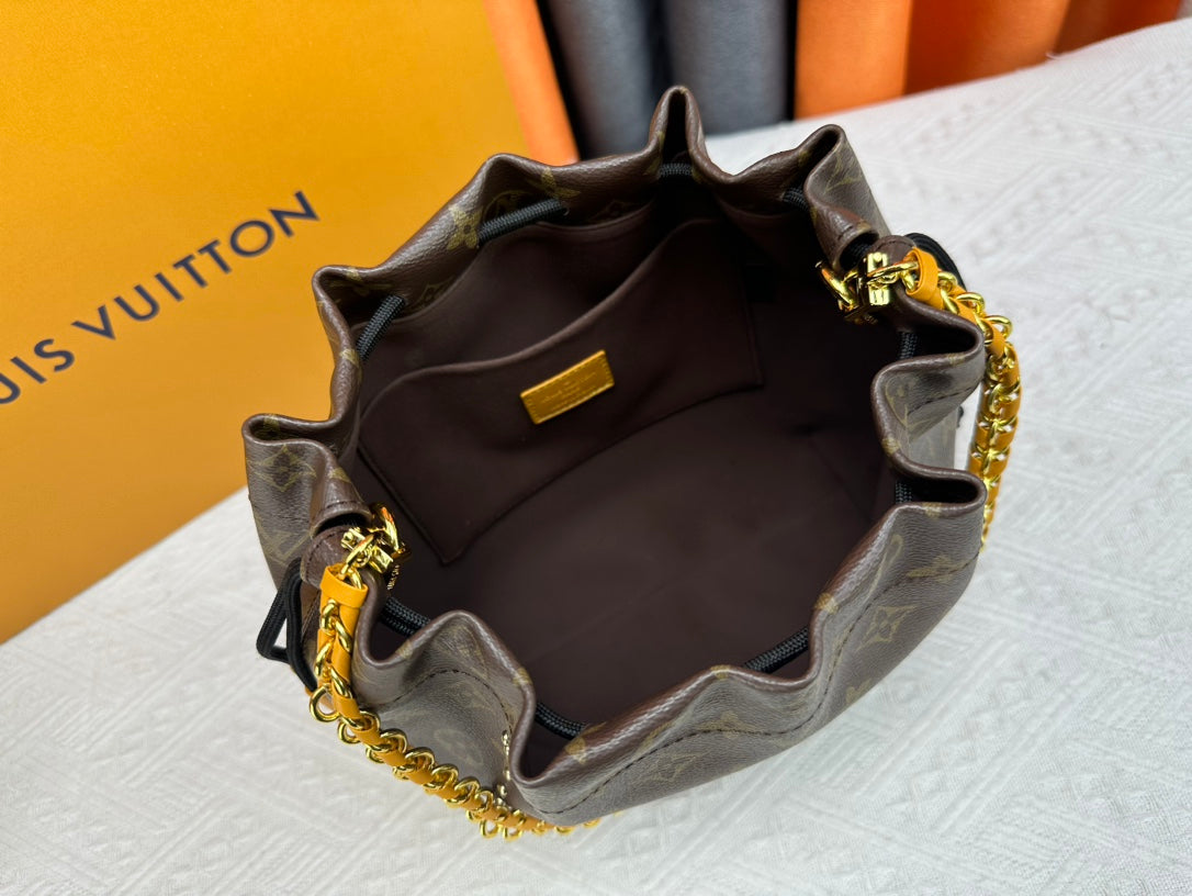 1XE56BDE Stylish leather bag