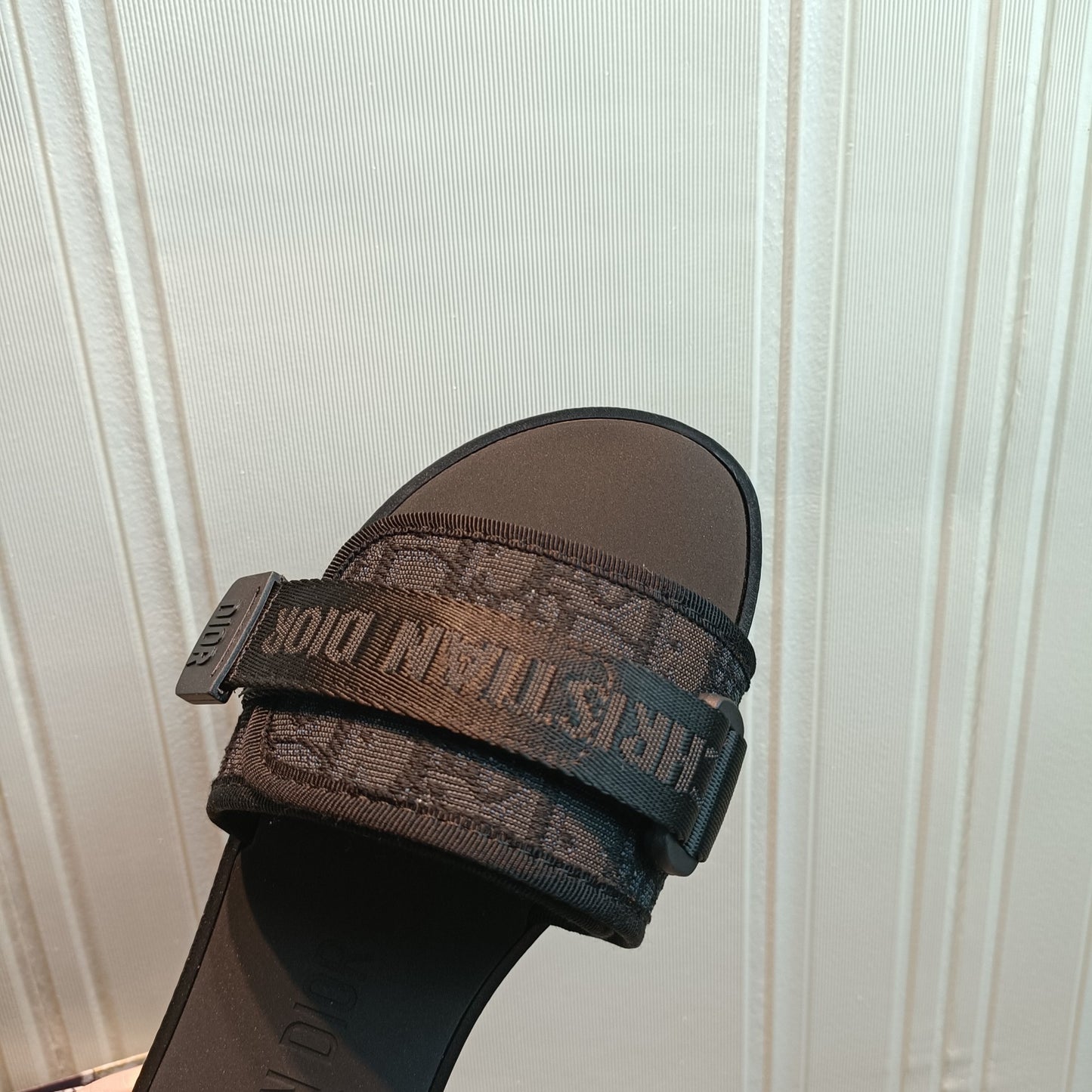 14D20ZDE Stylish Slippers