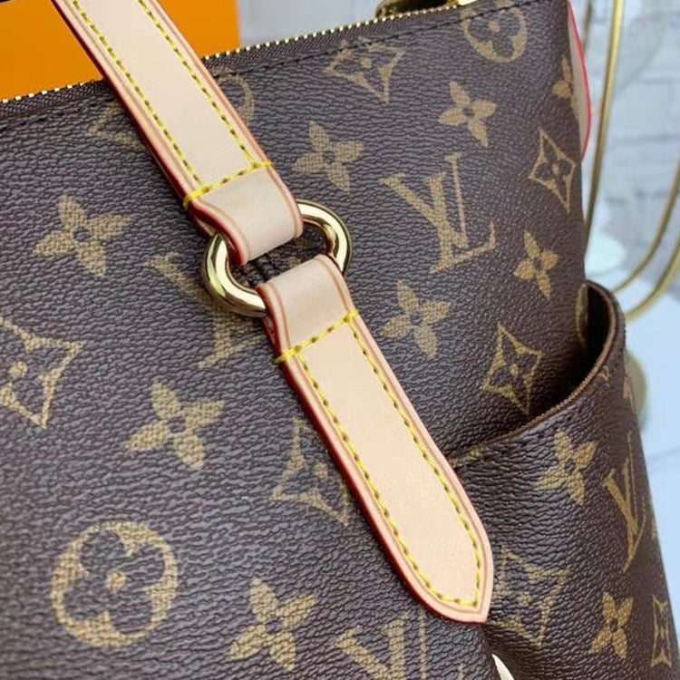 2E108BDE Stylish leather bag