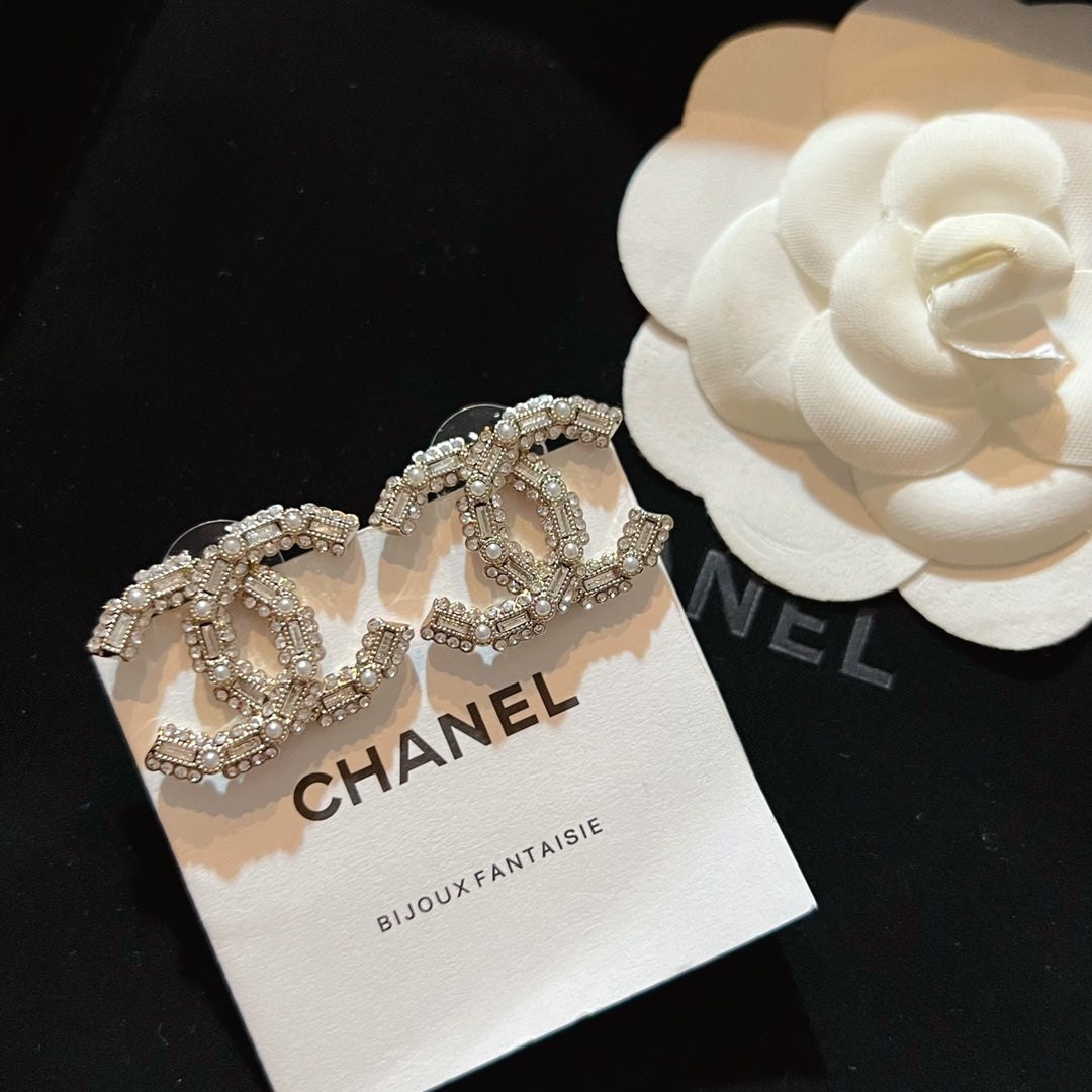 14C842EDE Stylish Earrings