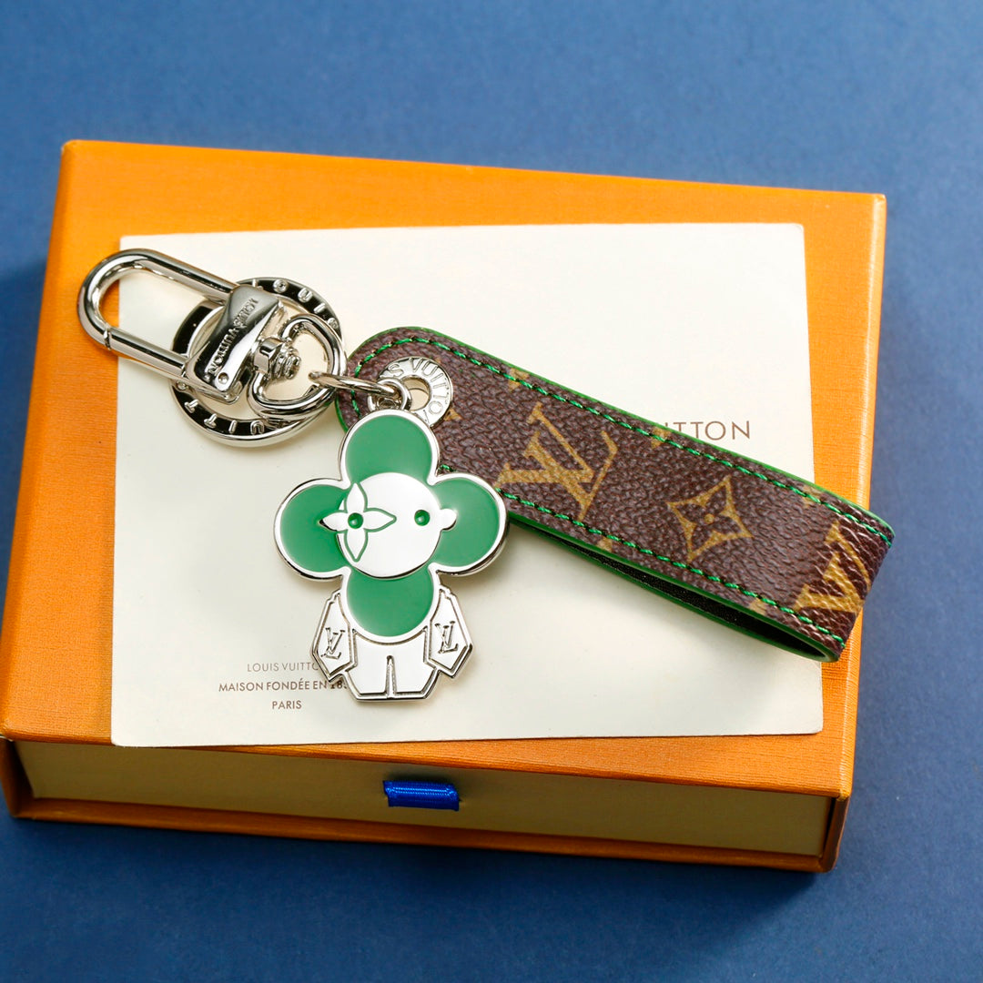 14E11ADE Stylish key closure