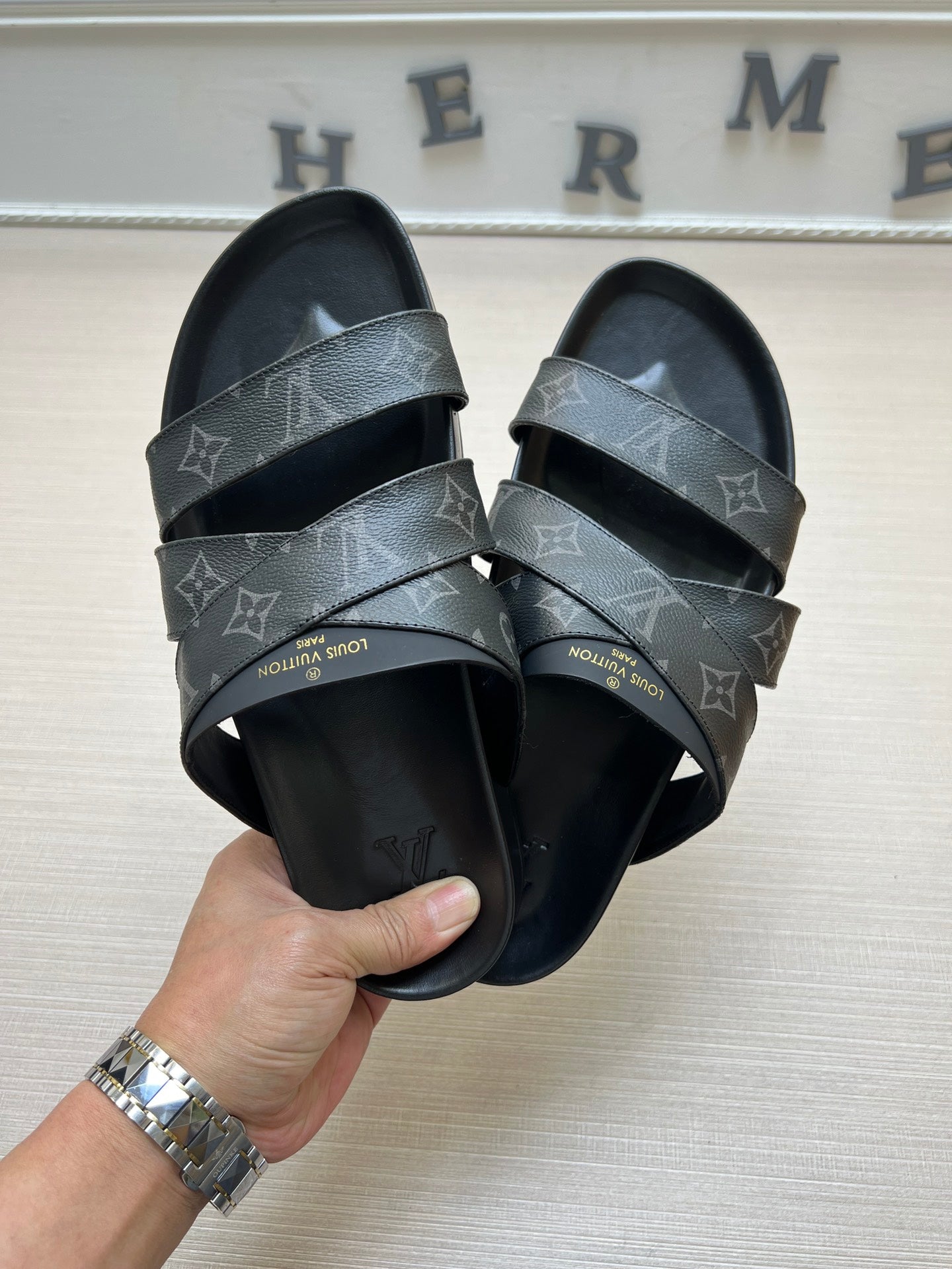 54E89ZDE Stylish slippers