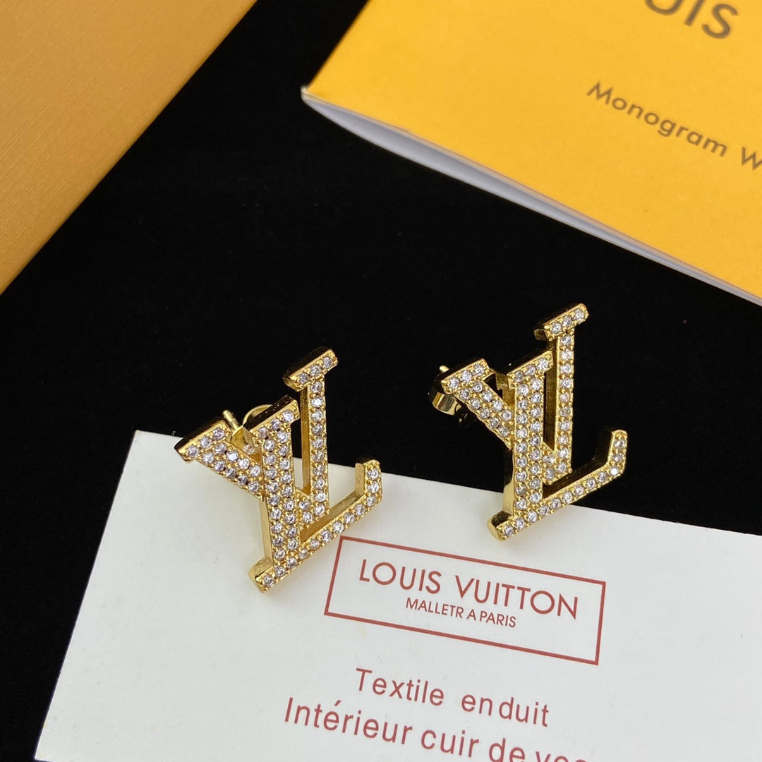 14E552XDE Stylish Earrings Bracelets Necklaces