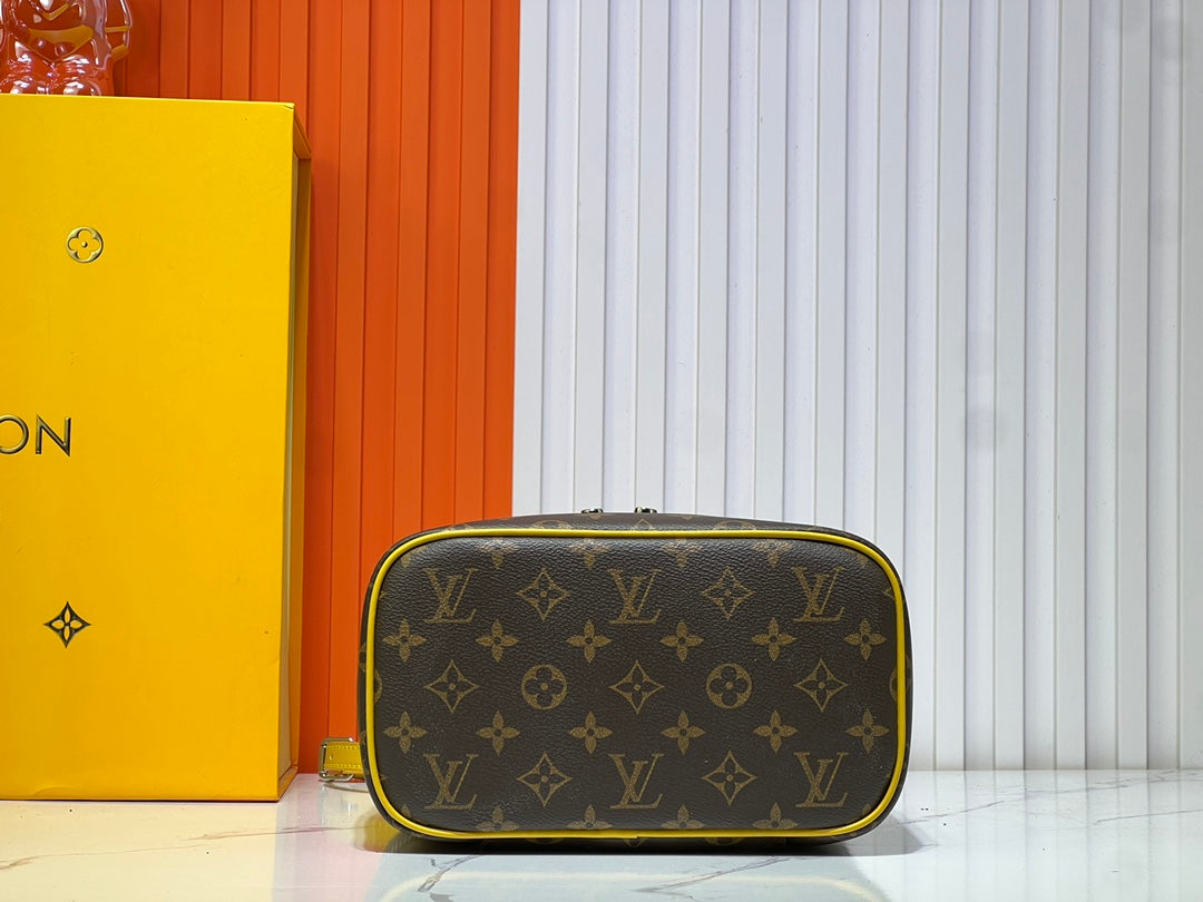 15XE10BDE Stylish leather bag