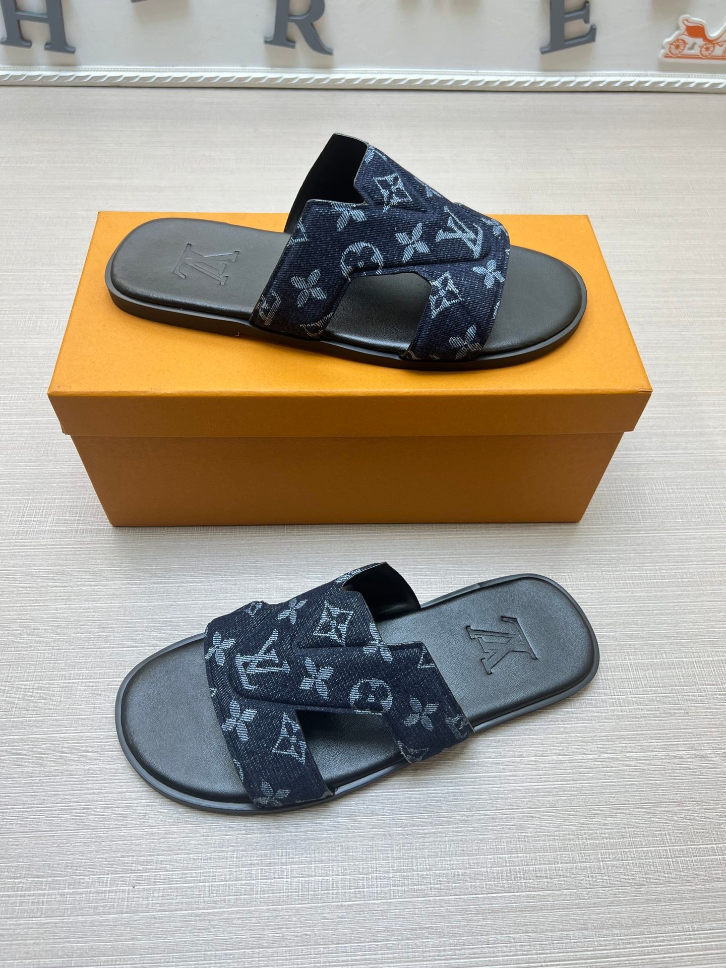 54E32ZDE Stylish slippers