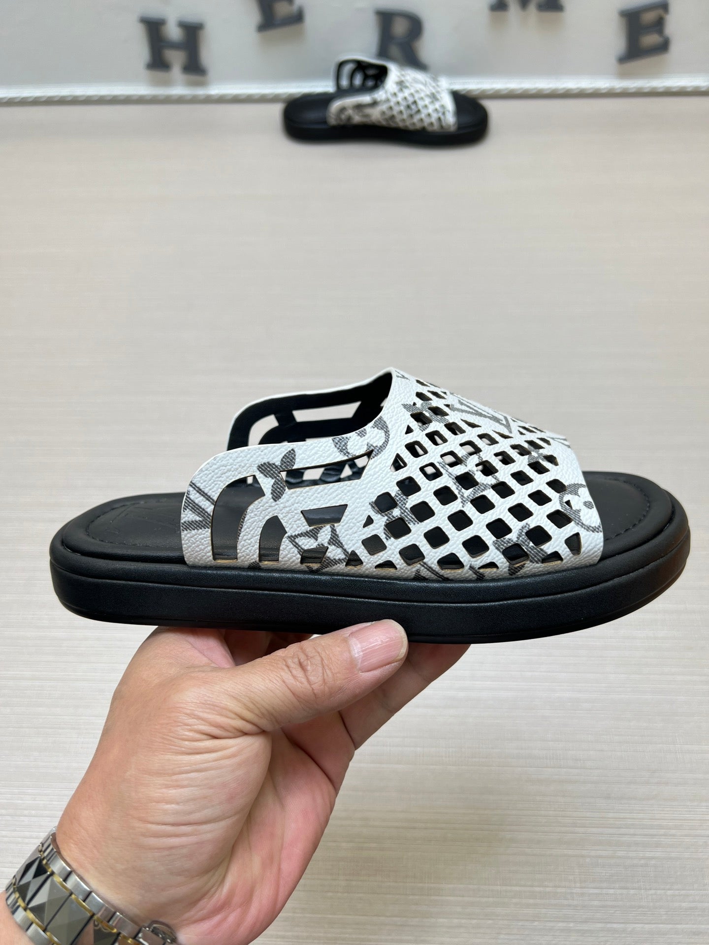 54E83ZDE Stylish slippers
