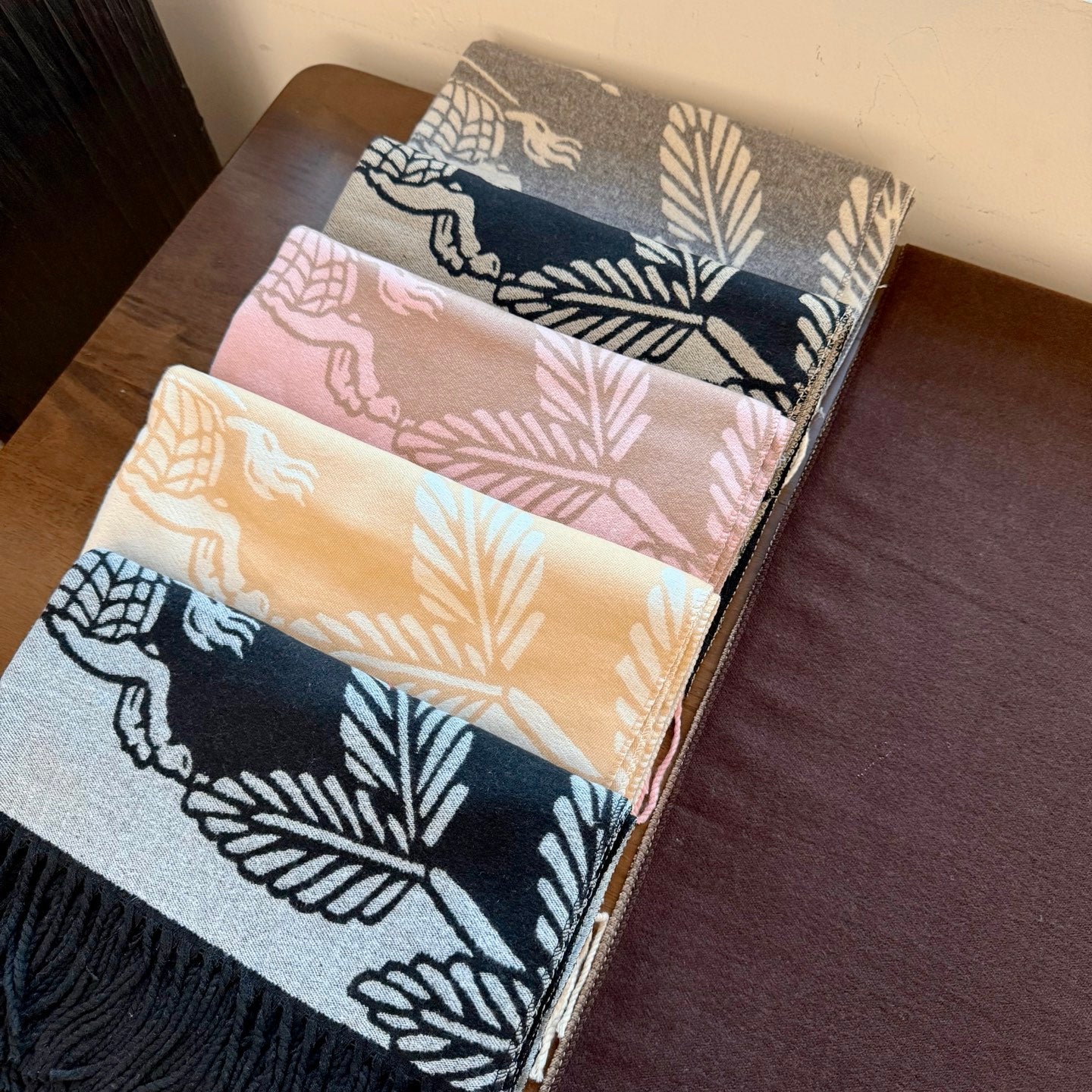 185ZR37WDE Stylish Winter Scarves