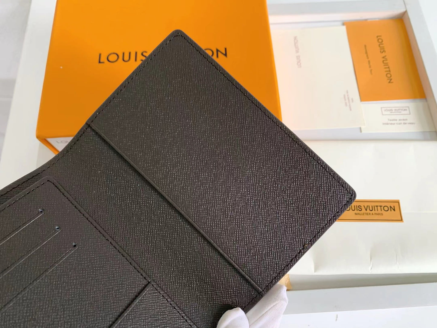 AE300BDE Stylish leather wallets