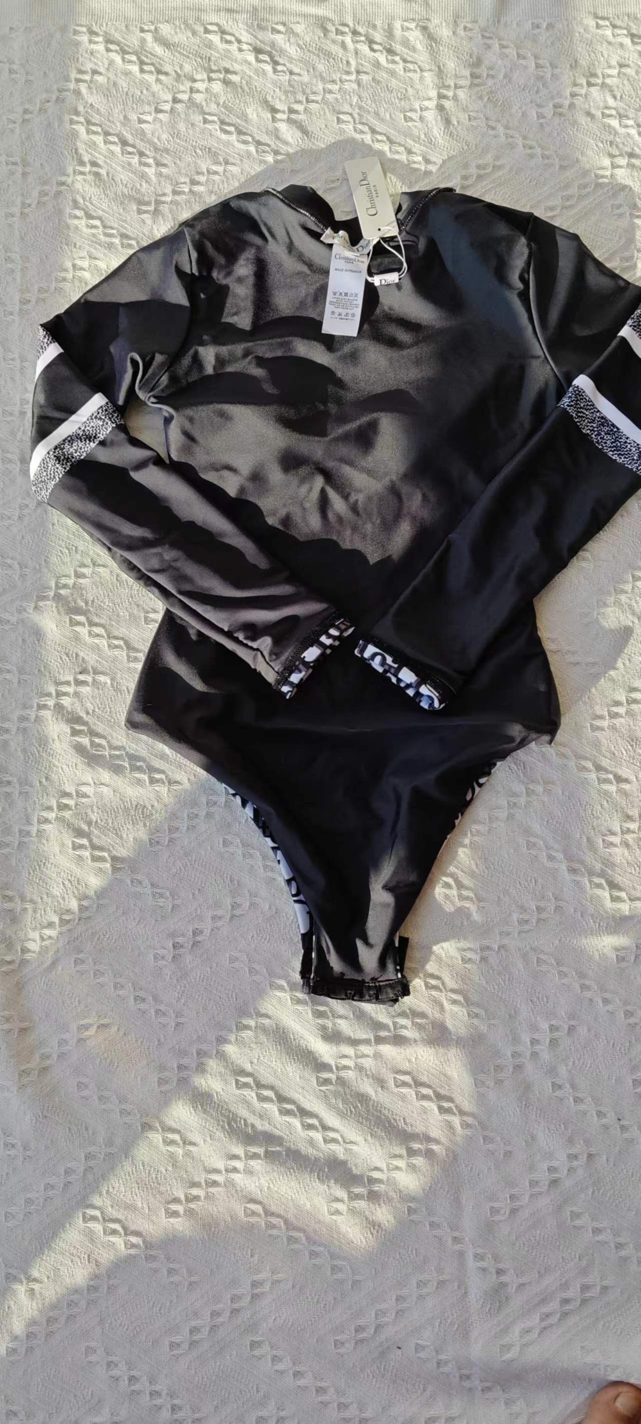 14D97YDE Stylish Long sleeve swimsuit