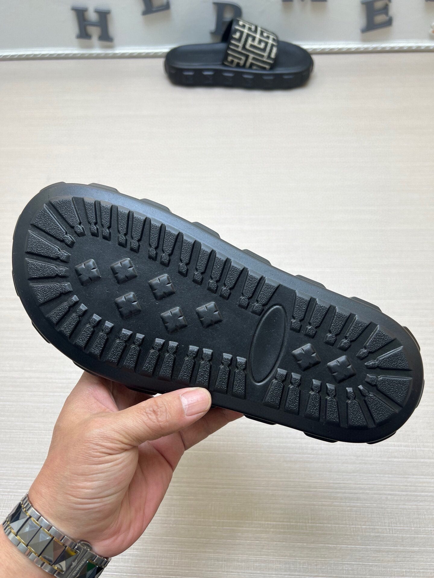 54A21ZDE Stylish slippers