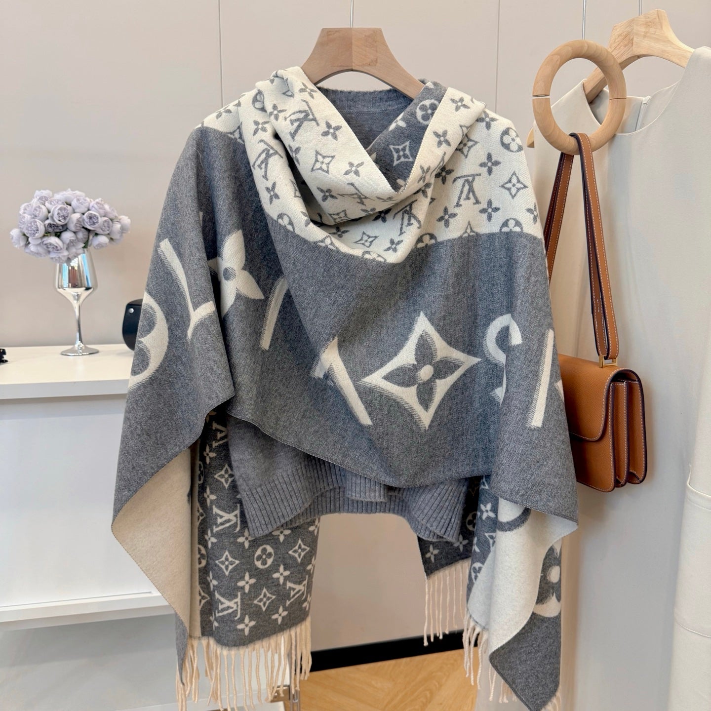 185ZE71WDE Stylish Winter Scarves