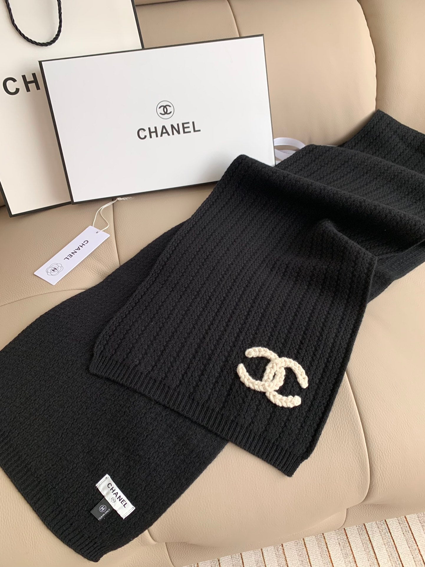 185ZC81WDE Stylish Winter Scarves