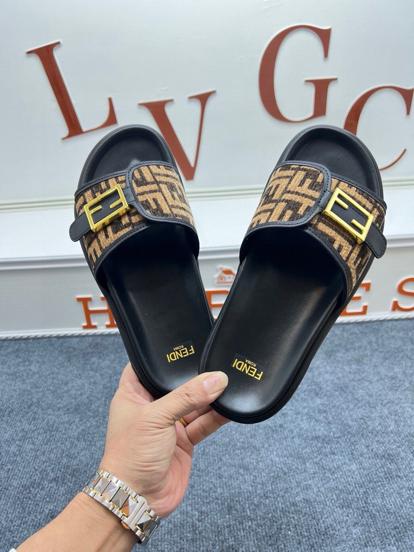 54F37ZDE Stylish slippers