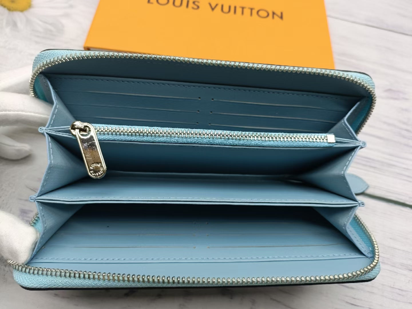 1XE102BDE Stylish leather wallets