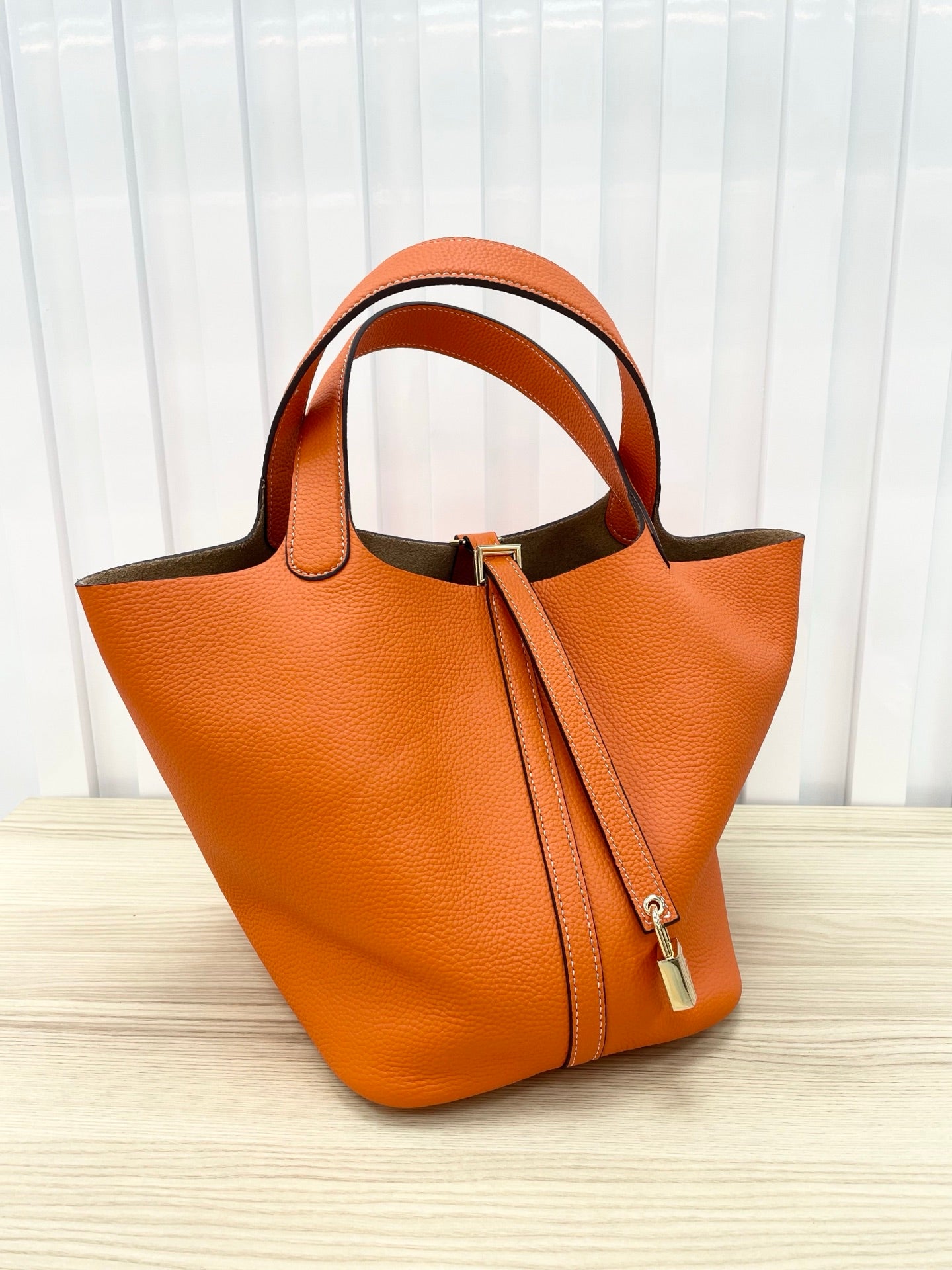 15RH5BDE Stylish leather bag