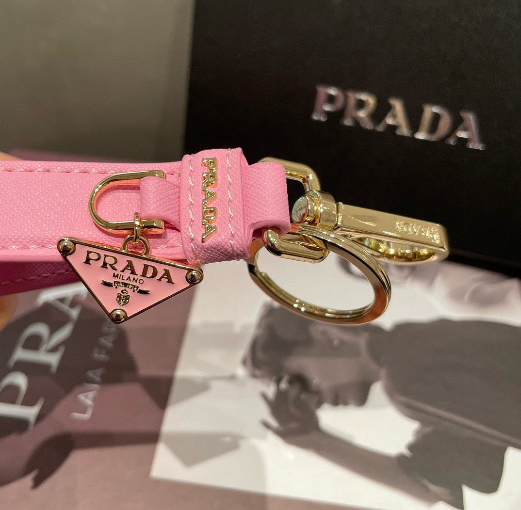 14PD55ADE Stylish key closure