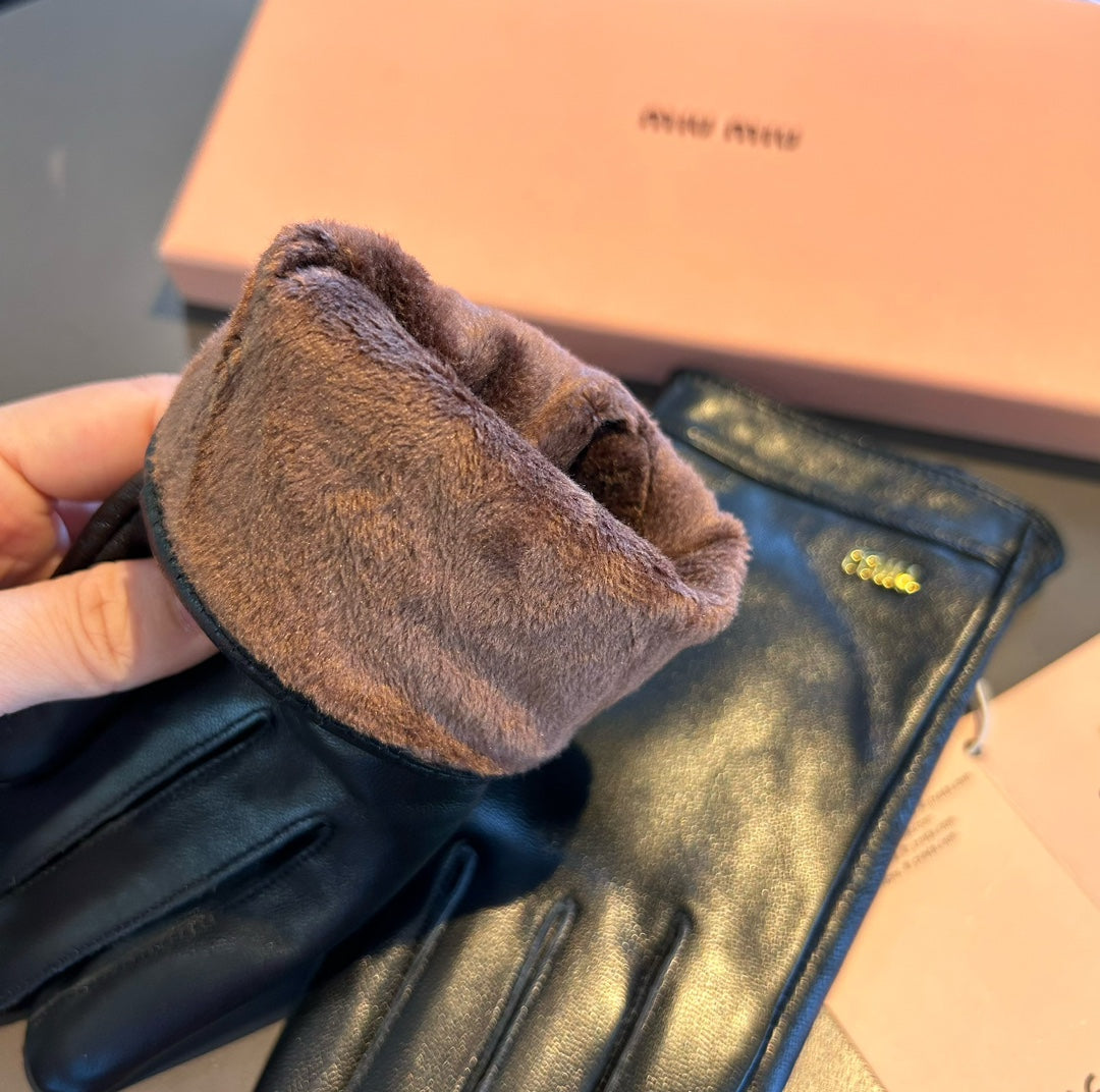 14A21SDE Stylish sheepskin gloves