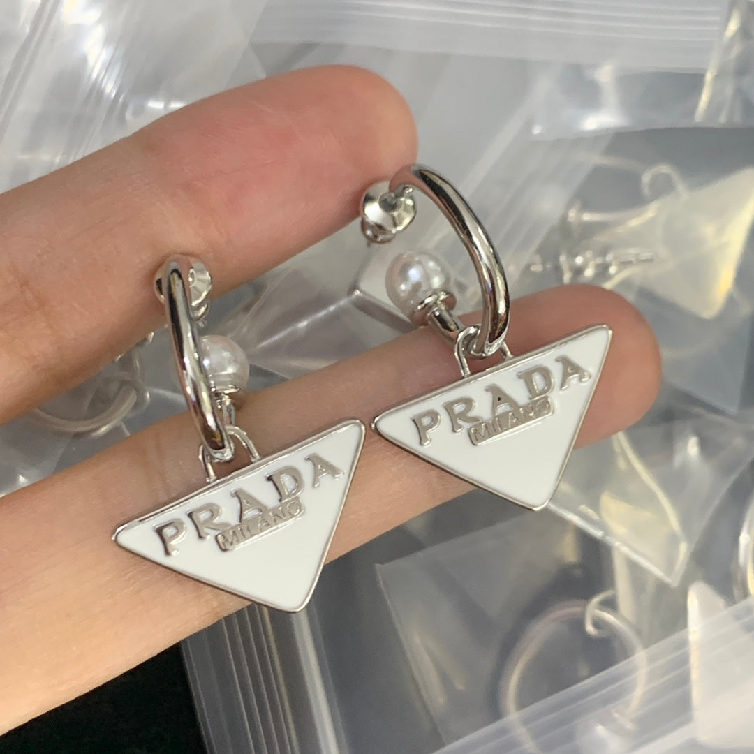 14PD818EDE Stylish Earrings