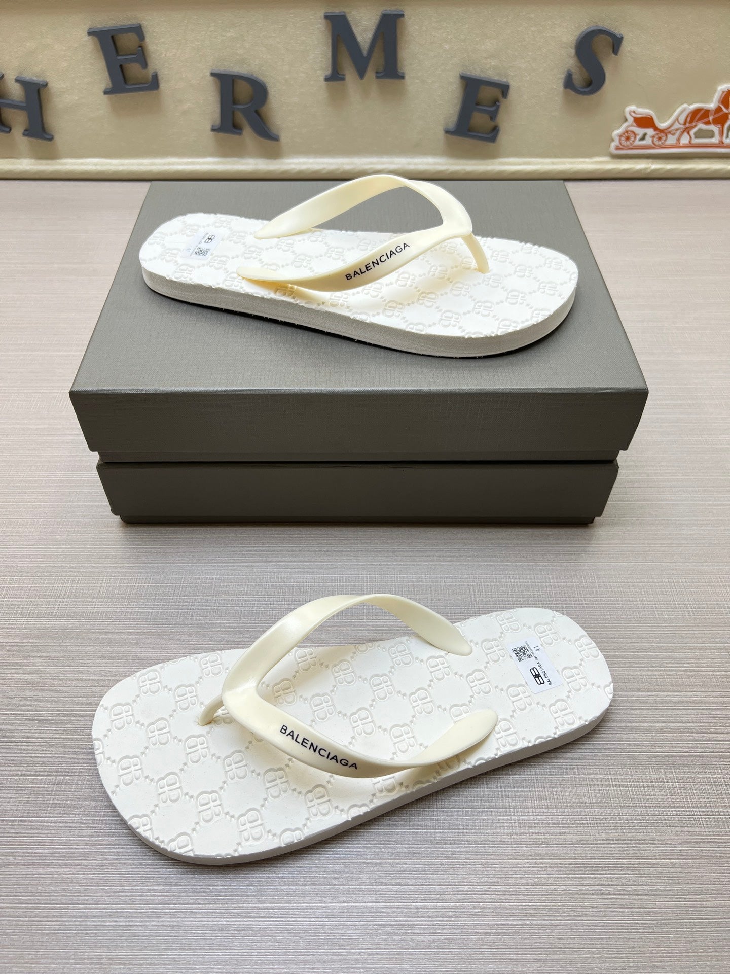 5QB16ZDE Stylish Slippers