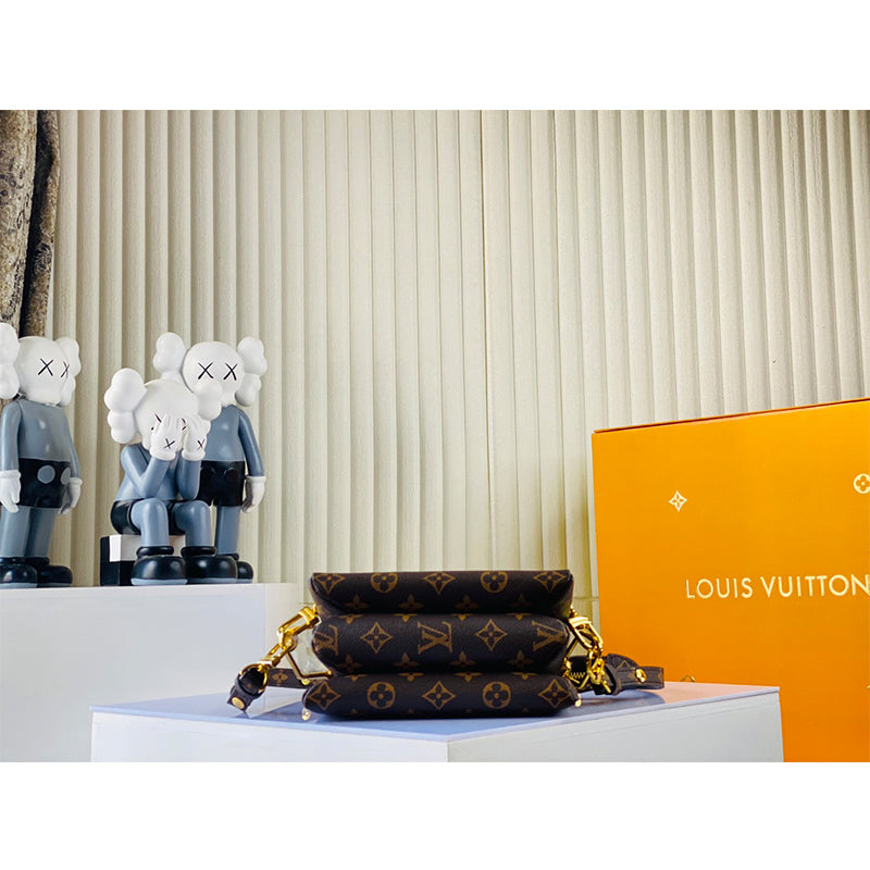 3E160BDE Stylish leather bag