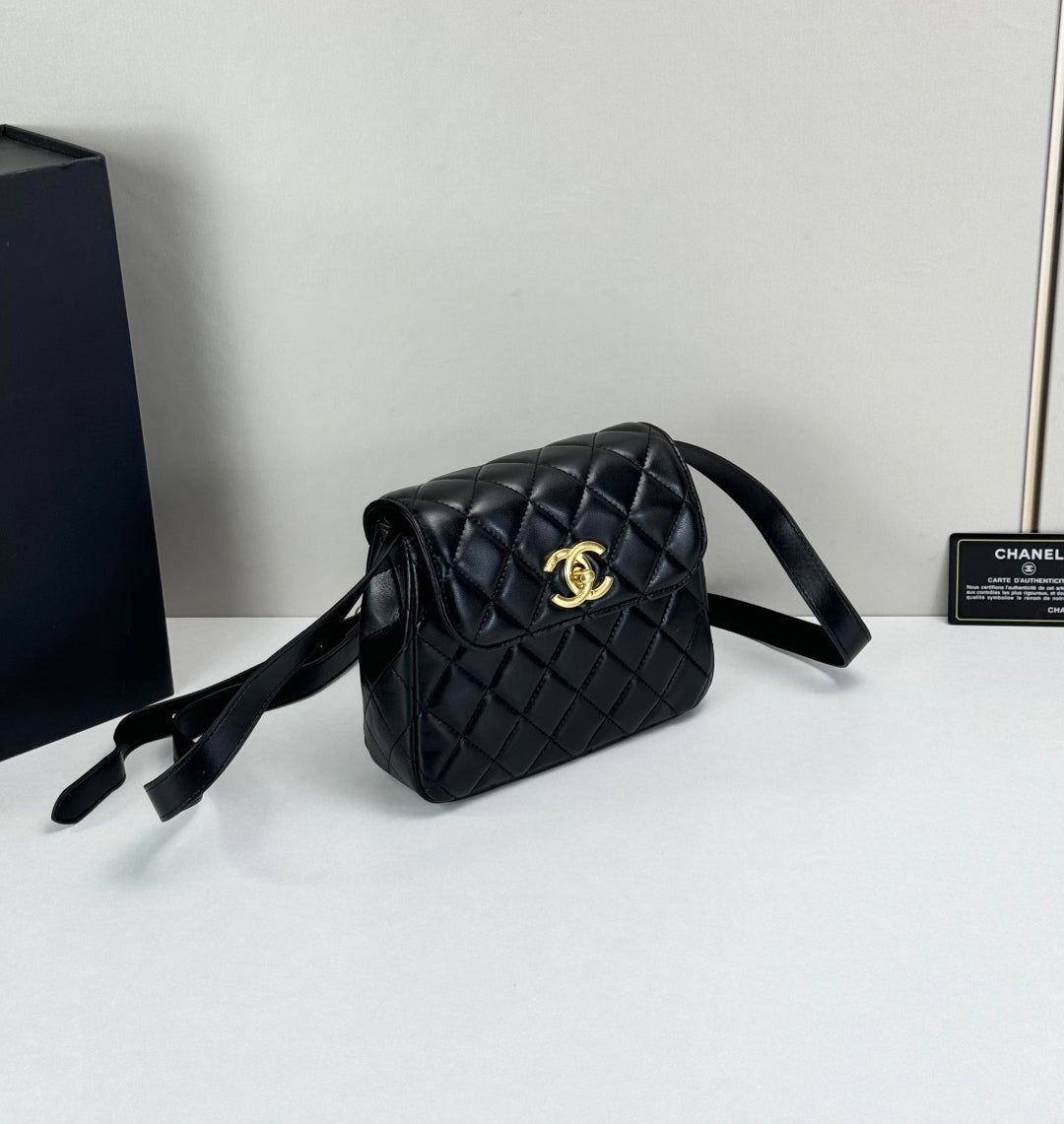 15RC63BDE Stylish leather bag