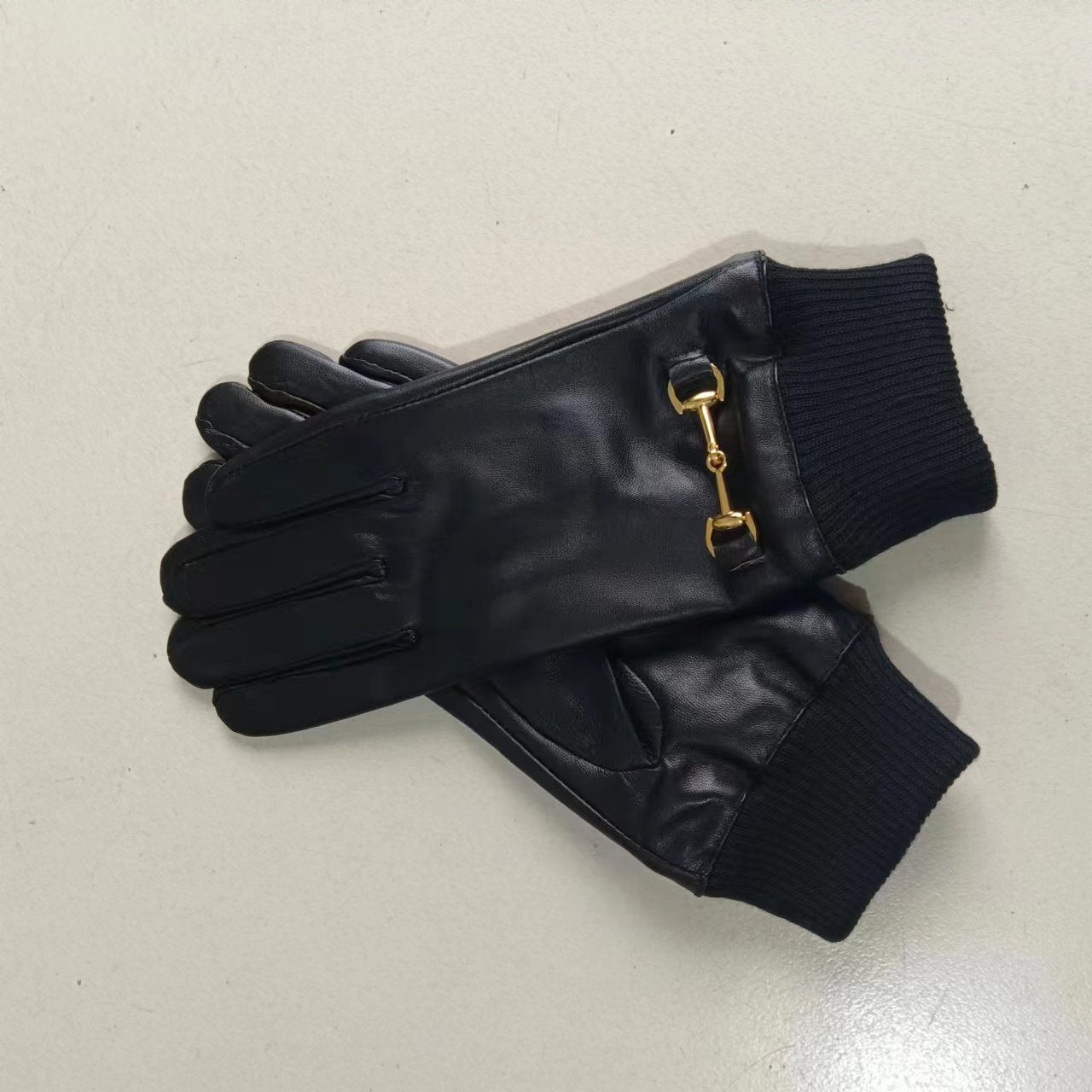 24A87SDE Stylish gloves