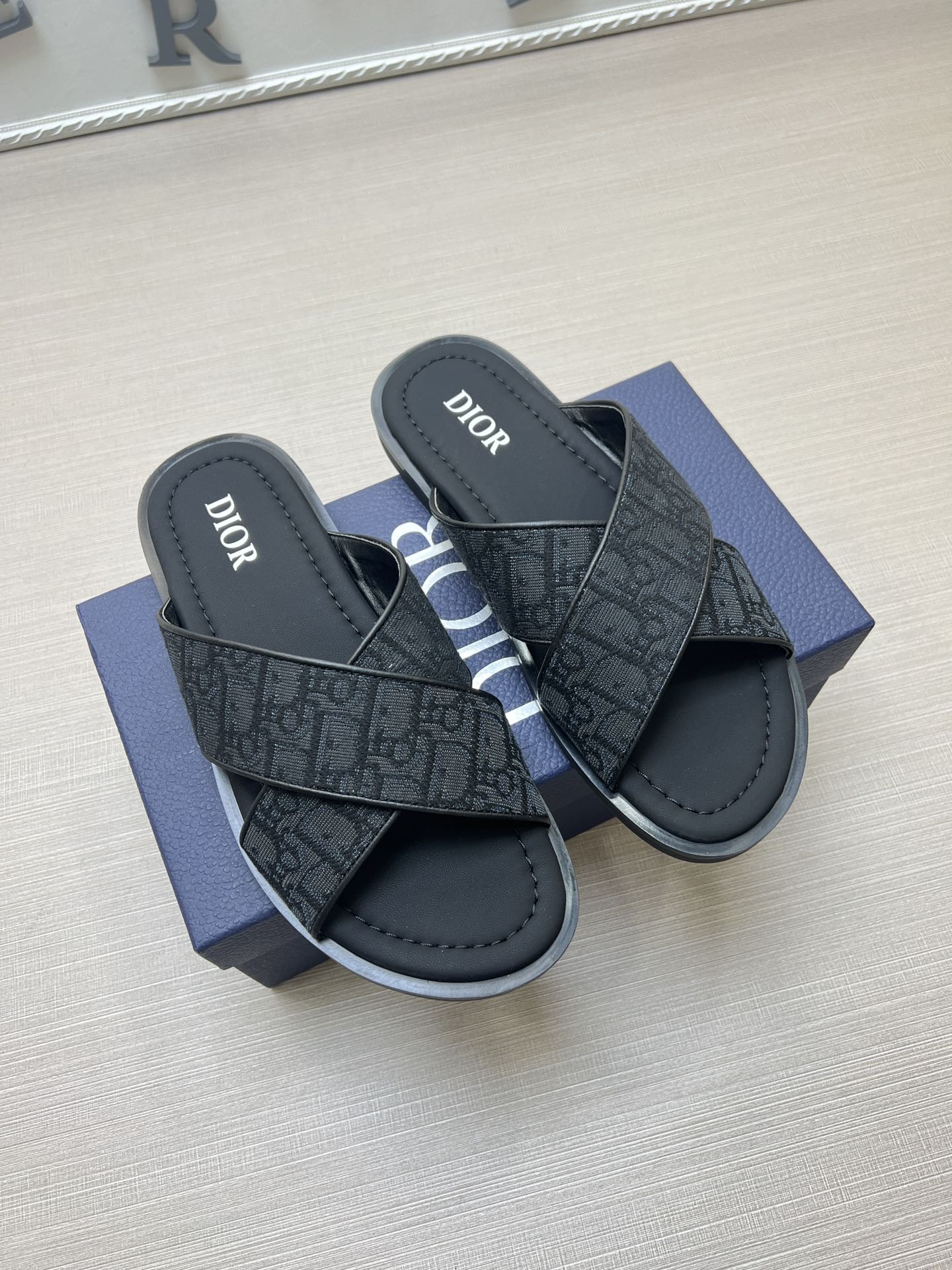 54D79ZDE Stylish slippers