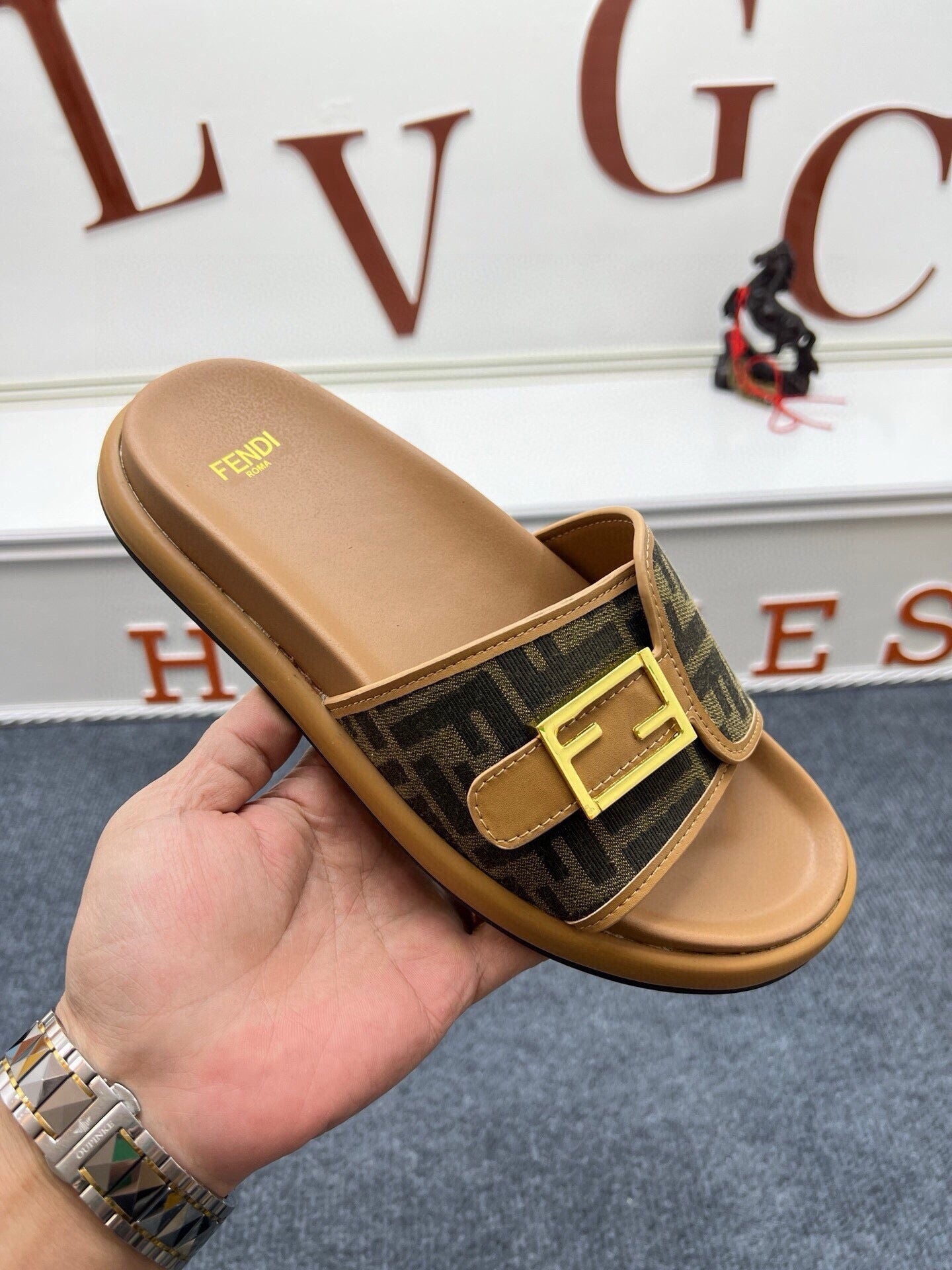 54F37ZDE Stylish slippers