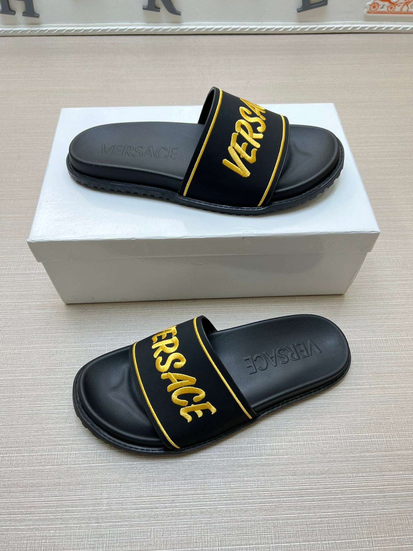 54V54ZDE Stylish slippers